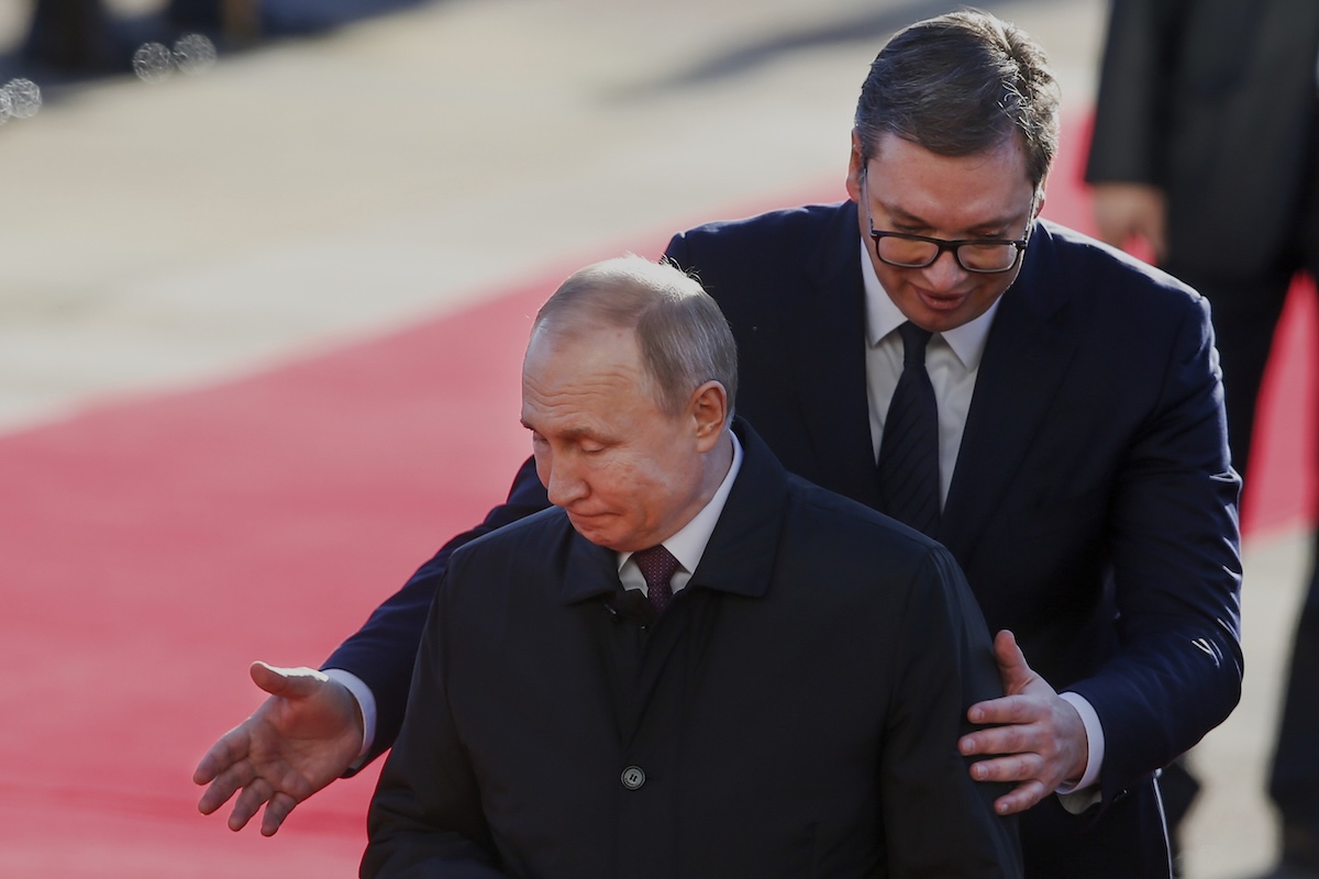 Vucic insieme al presidente russo Vladimir Putin, nel 2019 (AP/Darko Vojinovic, File)