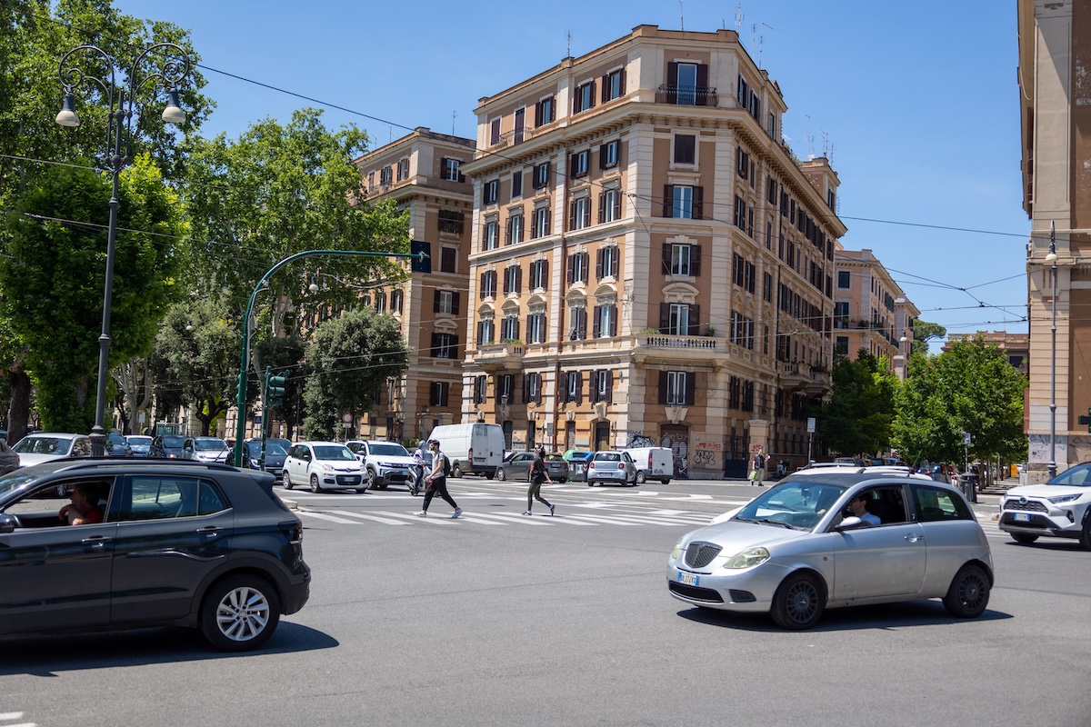 È stata rinviata l’entrata in vigore del divieto di circolazione alle auto a diesel euro 4 e euro 5 nella nella ZTL di Roma
