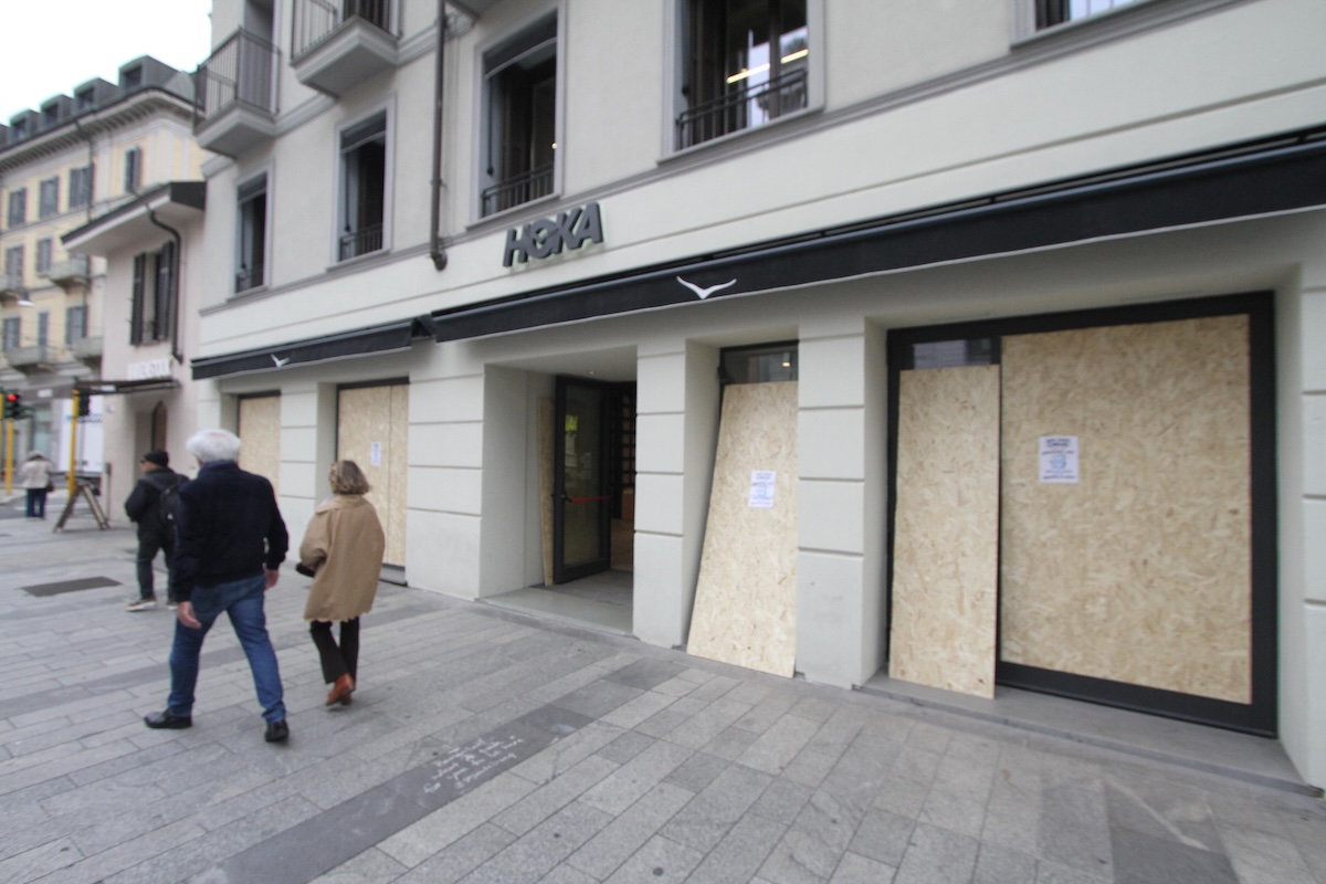 Leggi l'articolo: Alcuni negozi di Milano si sono barricati in vista di possibili nuove manifestazioni