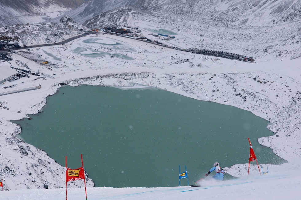 Il norvegese Eirik Hystad Solberg durante la gara di slalom gigante della Coppa del mondo di sci alpino. La foto è stata scattata ieri. (AP Photo/Alessandro Trovati)
