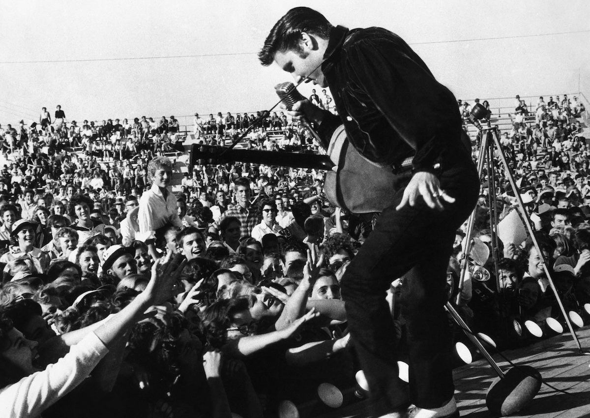 Anthropic è stata accusata di aver usato senza autorizzazione 274 canzoni di Elvis Presley per addestrare Claude