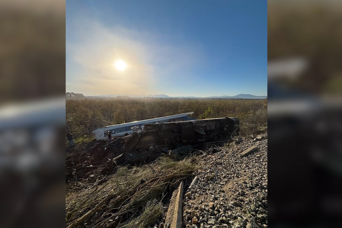 Almeno 10 persone sono morte nello scontro tra due treni ad alta velocità in Spagna