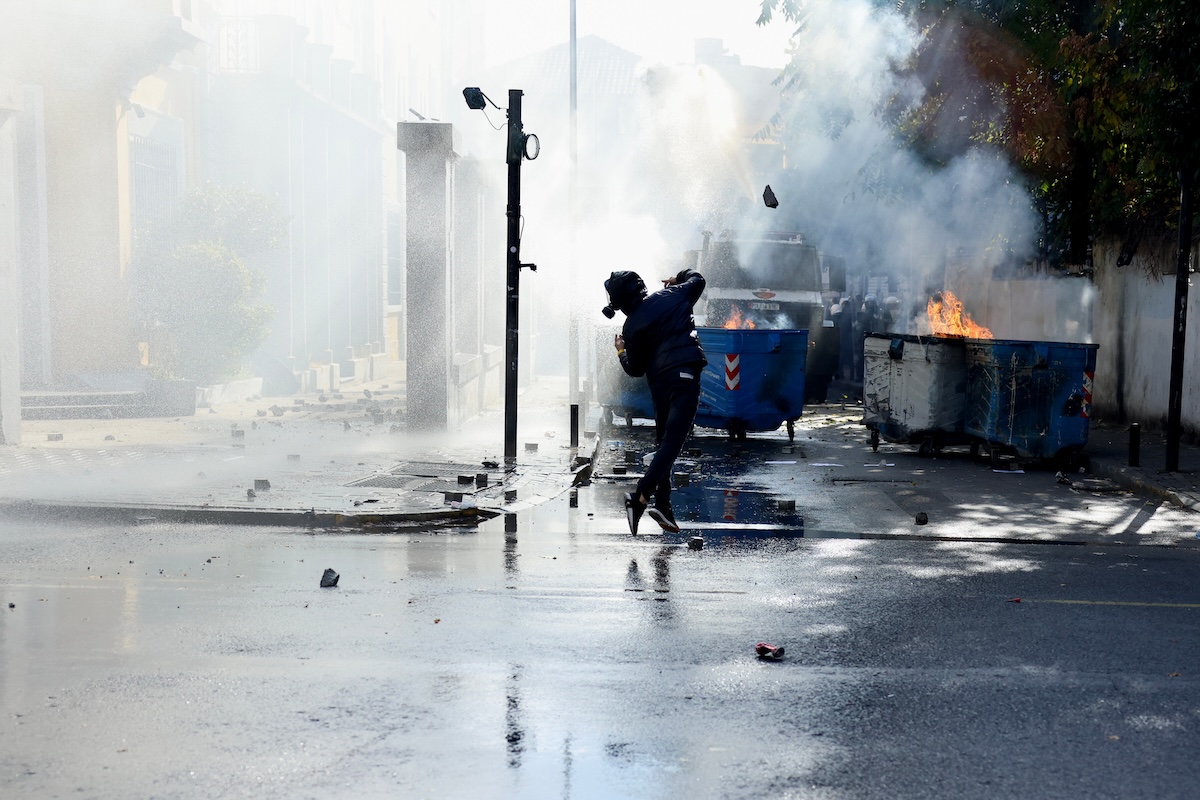 Chi partecipa alle proteste violente in Albania potrà essere punito con multe fino a 5.500 euro