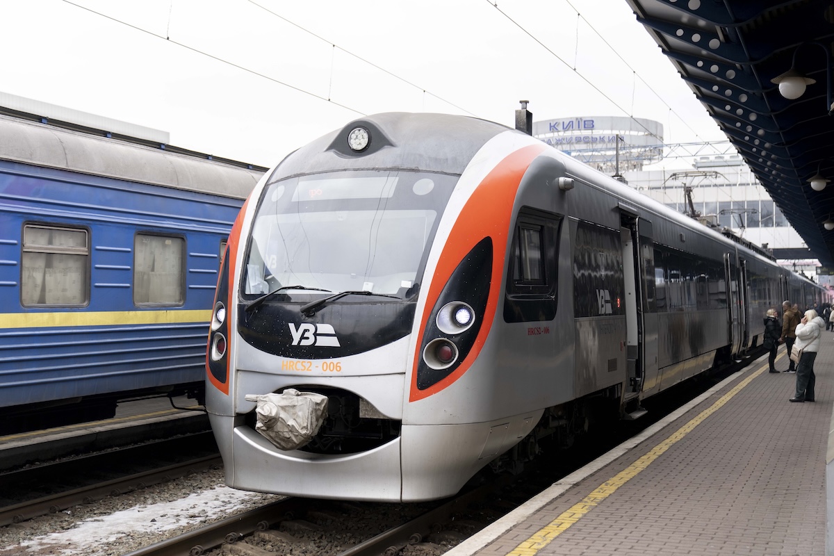 Un drone russo ha colpito la stazione ferroviaria di Dnipro, in Ucraina: almeno 13 persone sono state uccise