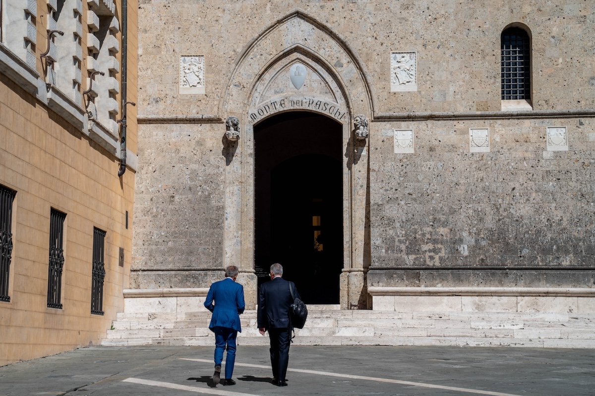 Gli azionisti di MPS hanno votato contro il piano di MPS per non farsi comprare da Intesa