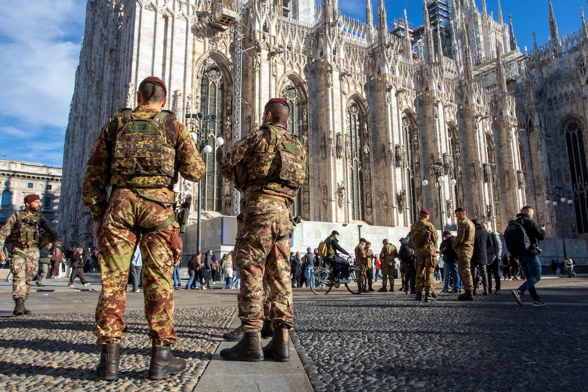Il governo vuole tenere i 500 soldati a Milano fino a marzo