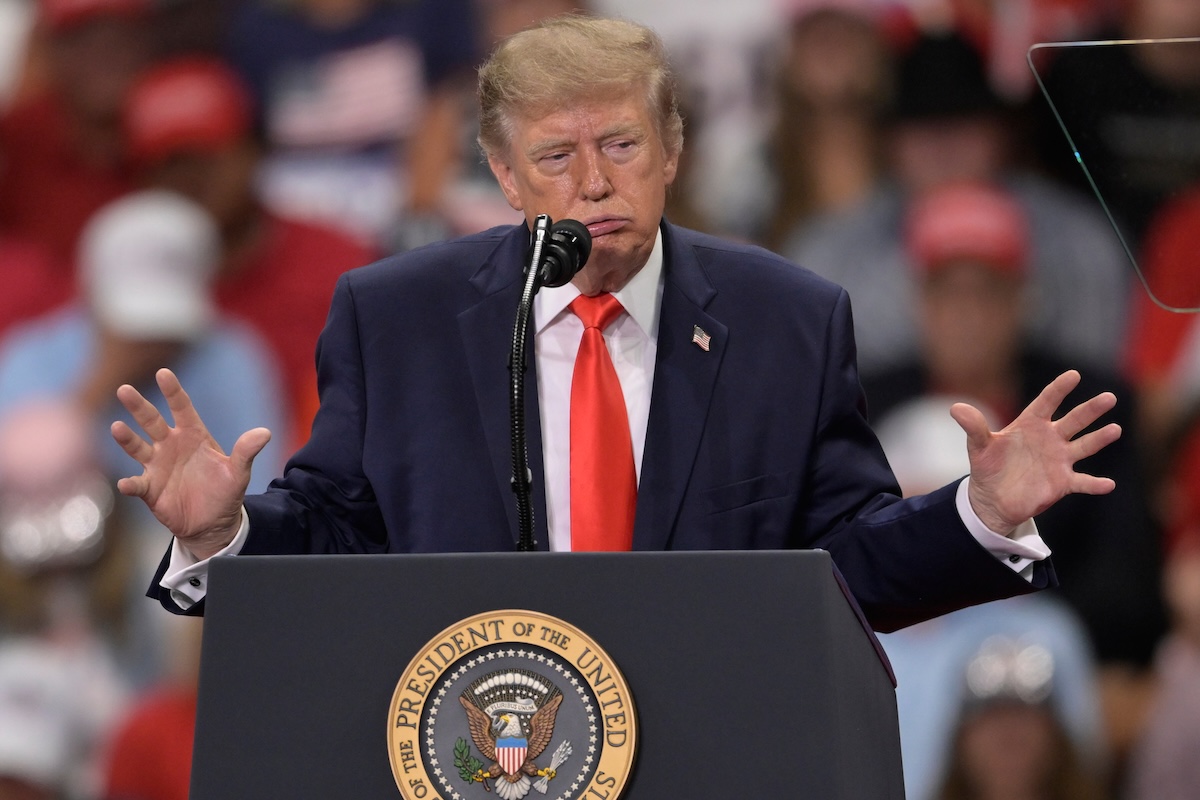 Un giudice statunitense ha di nuovo respinto la causa di Trump contro il Wall Street Journal per il caso Epstein